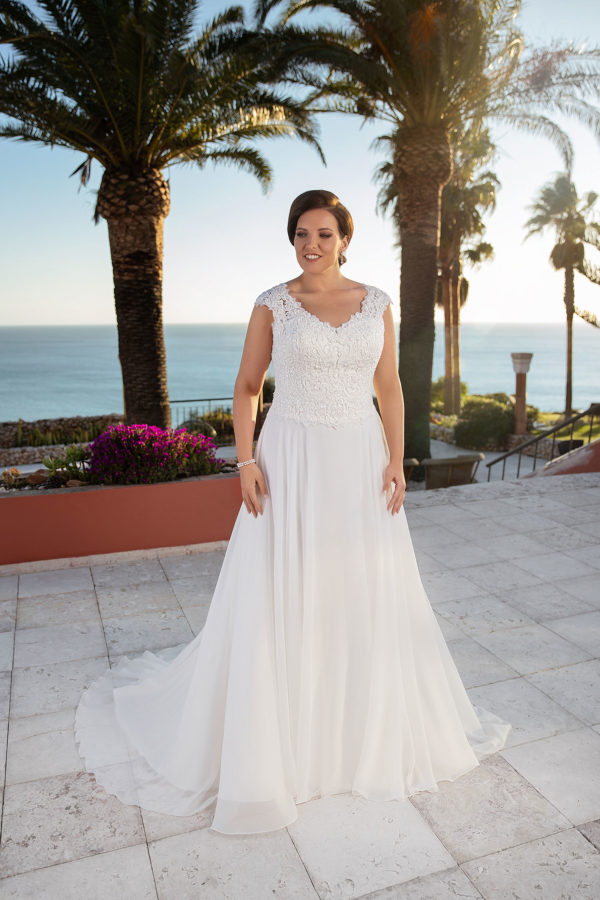 👰 Plus Size Brautkleid ME-21318 - Miss Emily by Très Chic