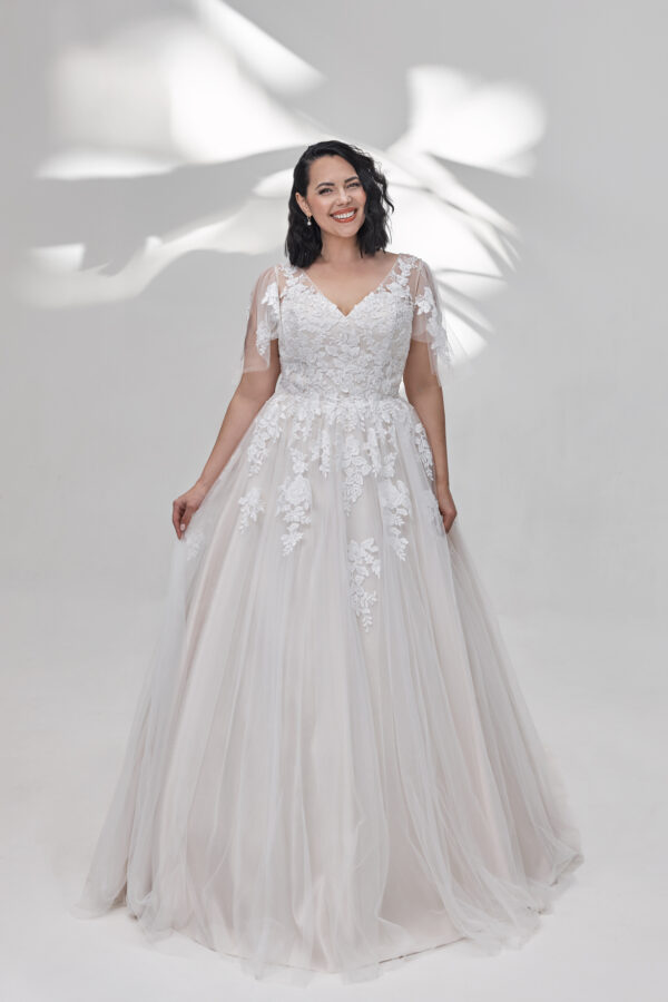 Molly Monroe by Lohrengel Kollektion 2025 Curvy Brautkleid LB505 1 Plus Size Brautkleid Angelex Princess Hochzeitshaus Brautmode Singen