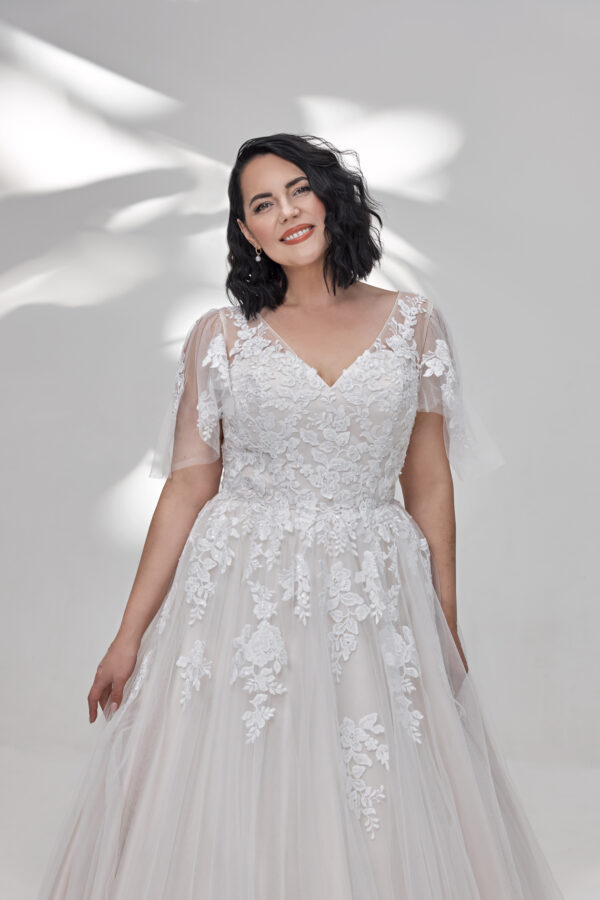 Molly Monroe by Lohrengel Kollektion 2025 Curvy Brautkleid LB505 2 Plus Size Brautkleid Angelex Princess Hochzeitshaus Brautmode Singen