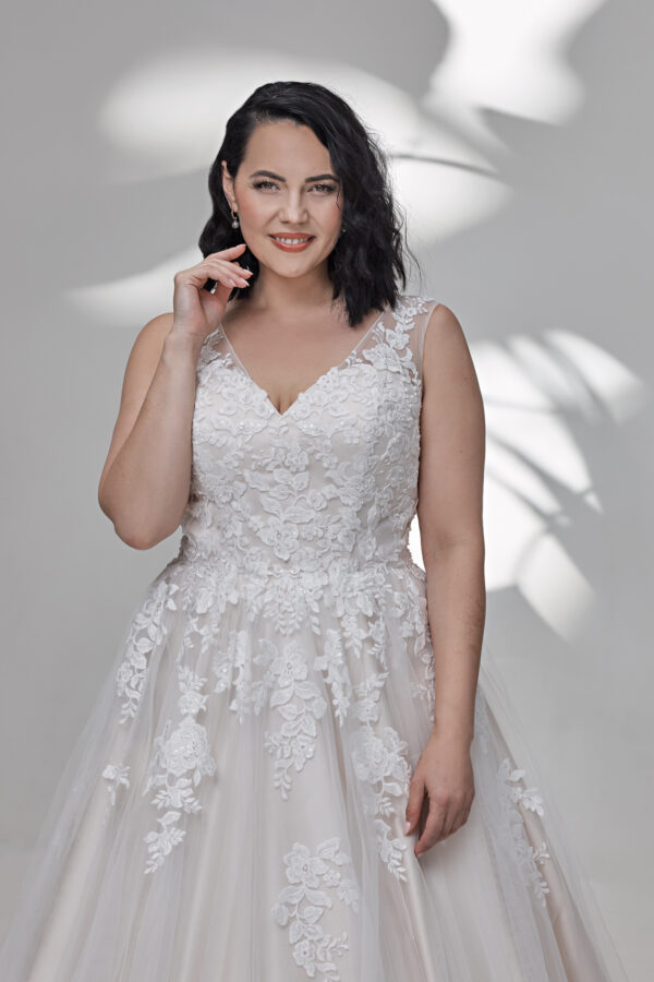 Molly Monroe by Lohrengel Kollektion 2025 Curvy Brautkleid LB505 8 Plus Size Brautkleid Angelex Princess Hochzeitshaus Brautmode Singen