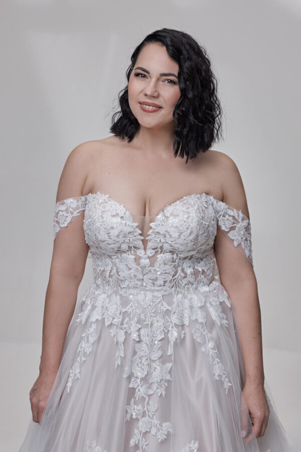 Molly Monroe by Lohrengel Kollektion 2025 Curvy Brautkleid LB507 2 Plus Size Brautkleid Angelex Princess Hochzeitshaus Brautmode Singen