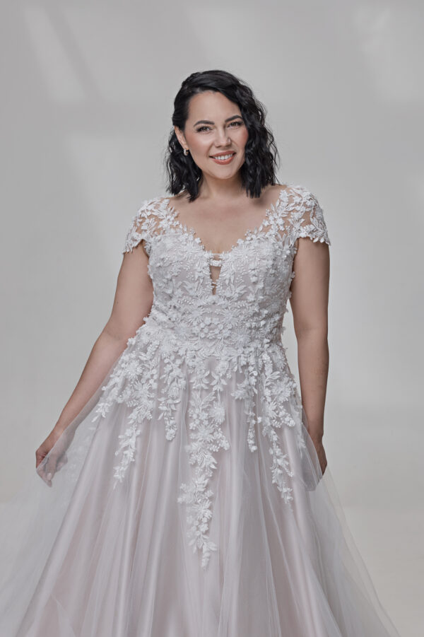 Molly Monroe by Lohrengel Kollektion 2025 Curvy Brautkleid LB508 2 Plus Size Brautkleid Angelex Princess Hochzeitshaus Brautmode Singen