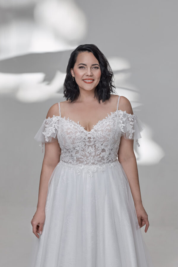 Molly Monroe by Lohrengel Kollektion 2025 Curvy Brautkleid LB526 2 Plus Size Brautkleid Angelex Princess Hochzeitshaus Brautmode Singen