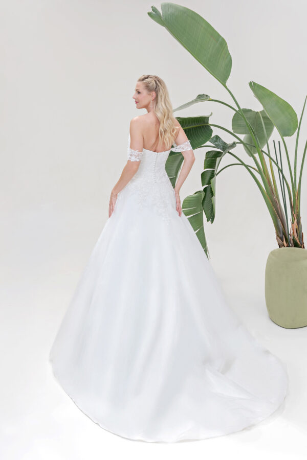 Amera Vera Kollektion 2025 Brautkleid B2533 (3) Angelex Princess Hochzeitshaus Brautmode Singen