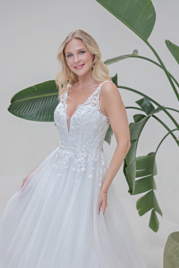 Amera Vera Kollektion 2025 Brautkleid B2535 (2) Angelex Princess Hochzeitshaus Brautmode Singen