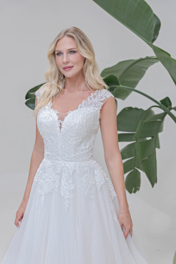 Amera Vera Kollektion 2025 Brautkleid B2543 (2) Angelex Princess Hochzeitshaus Brautmode Singen