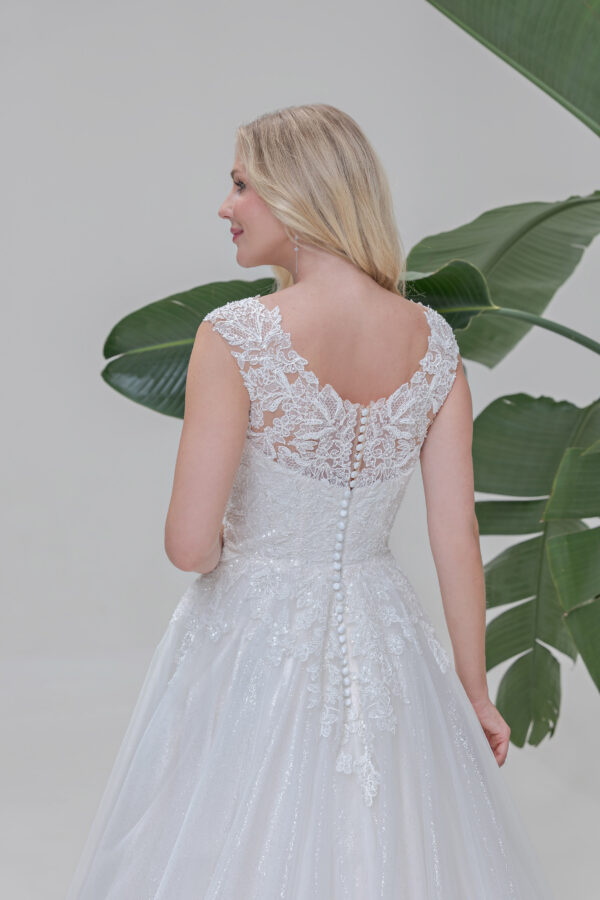 Amera Vera Kollektion 2025 Brautkleid B2543 (4) Angelex Princess Hochzeitshaus Brautmode Singen